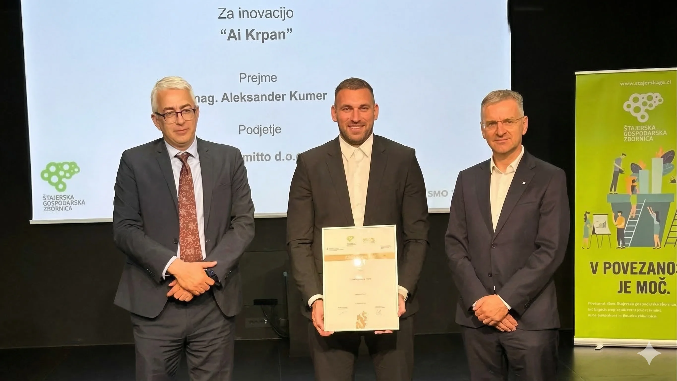 mag. Aleksander Kumer prejema nagrado za inovacijo AI Krpan